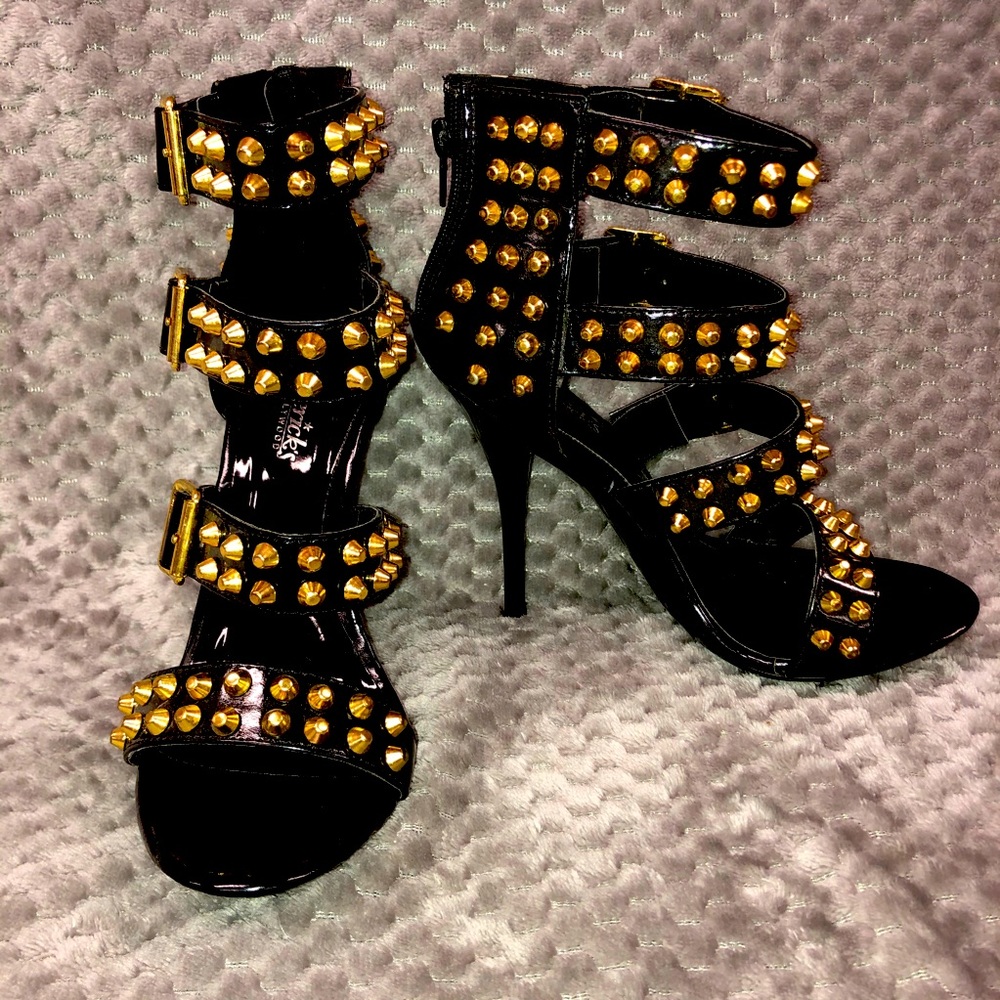 Fredericks of Hollywood SEXY black patent leather & gold stud heels - size 6.5 - Picture 2 of 6